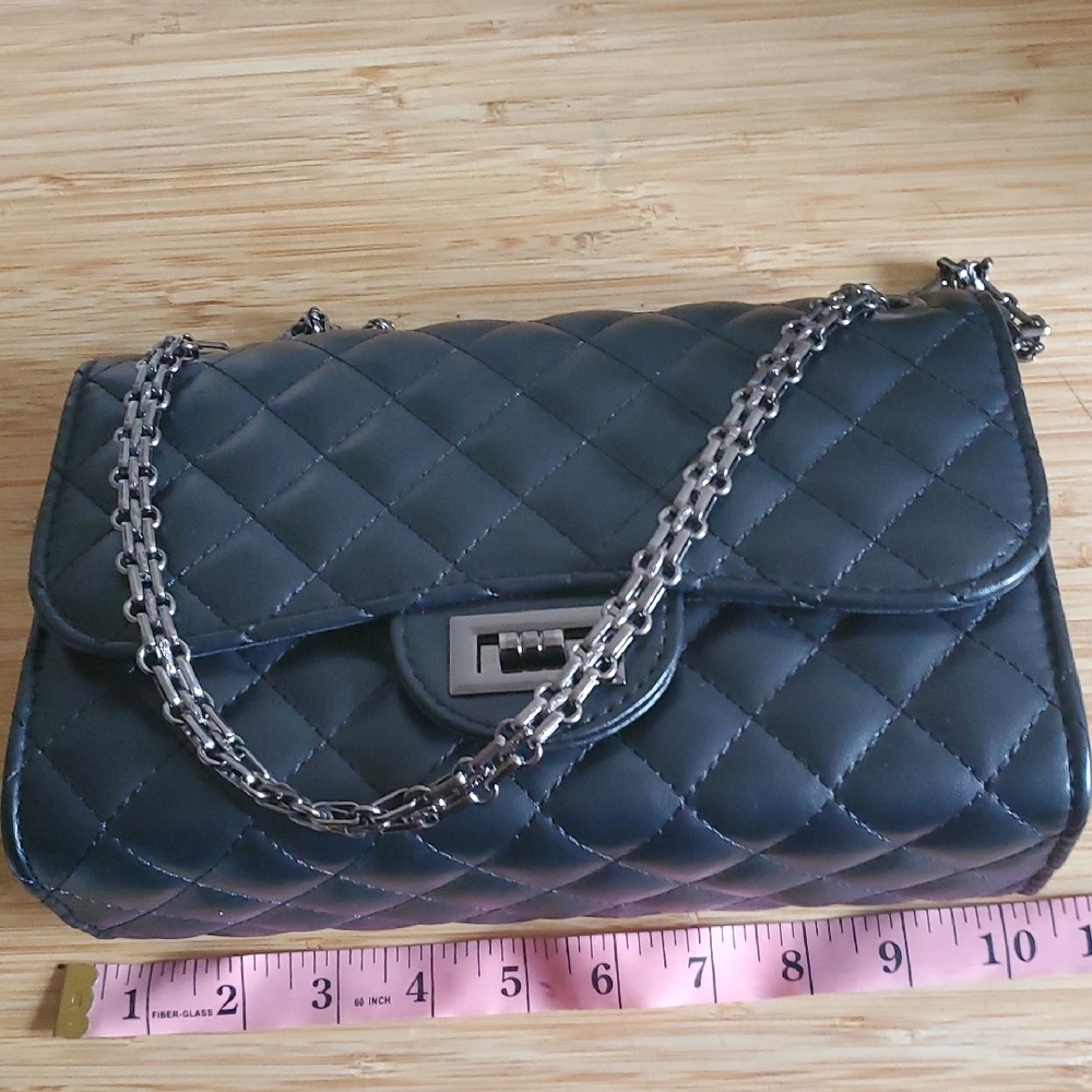 Black‎ Quilted Shoulder Bag - Picture 2 of 8